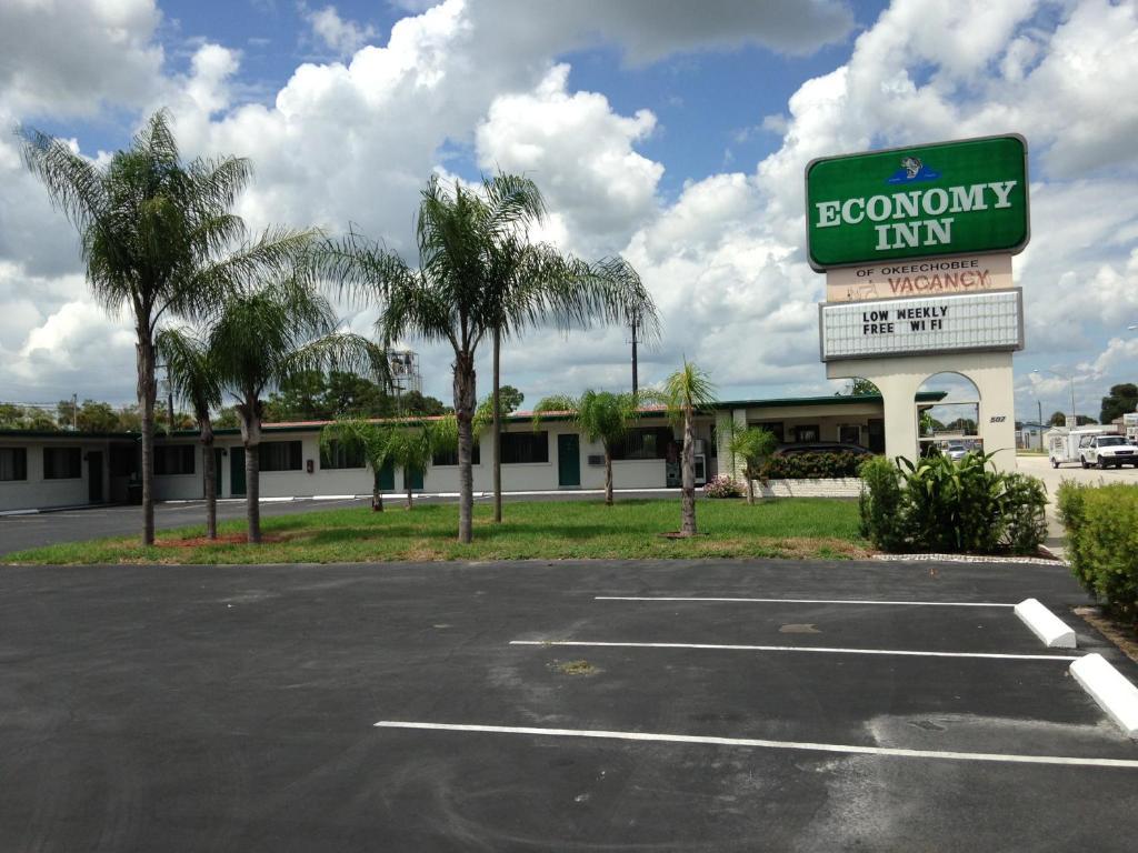 Economy Inn Okeechobee Exterior photo