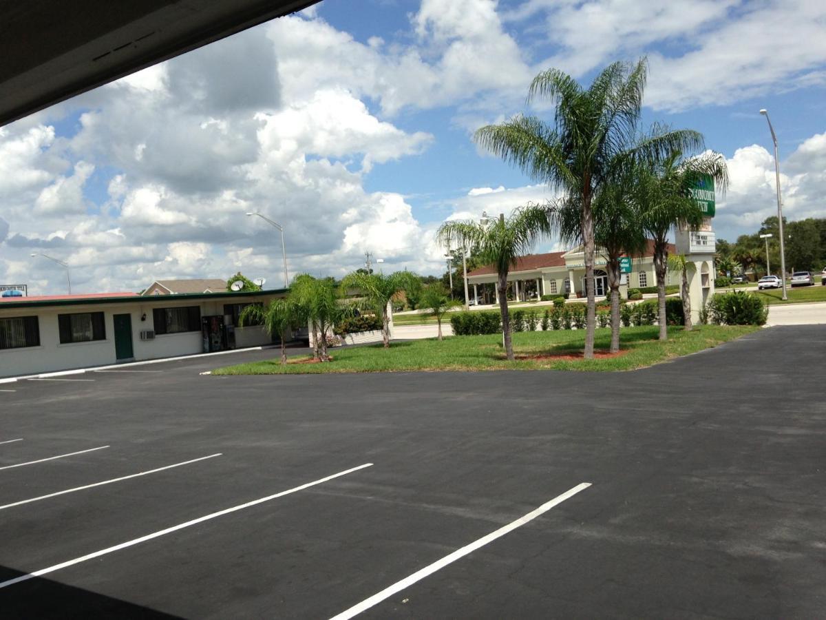 Economy Inn Okeechobee Exterior photo